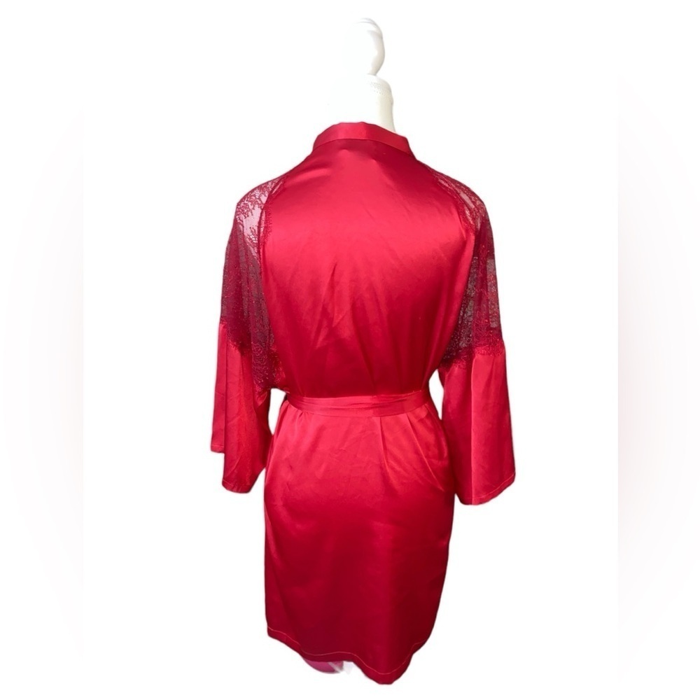 Victoria’s Secret - Satin lace embellished robe - Picture 2 of 5
